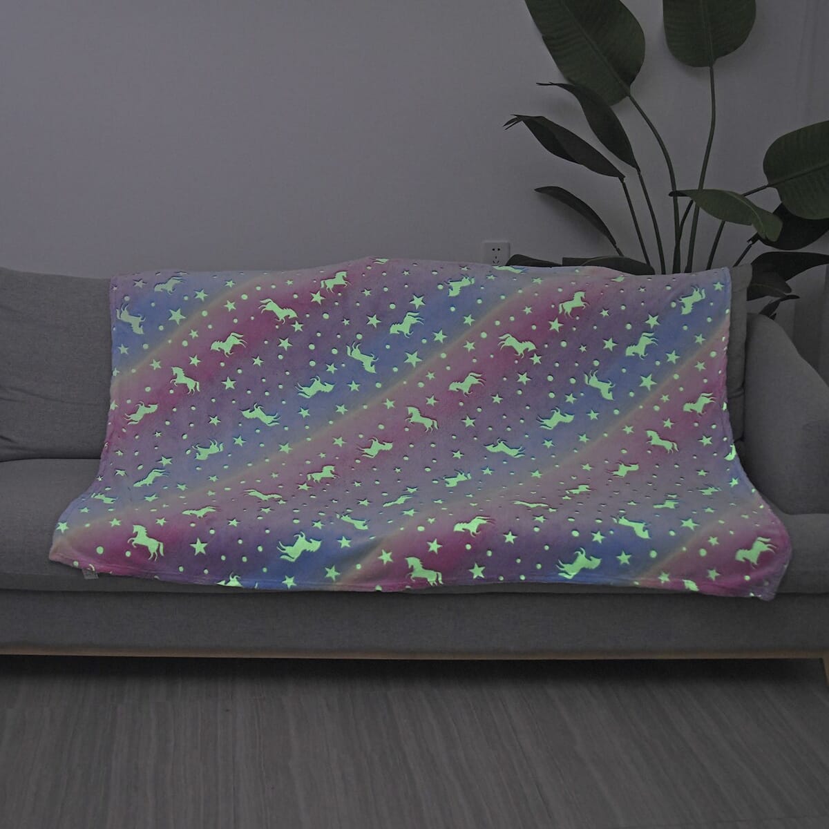 Purple and Pink 3D Luminous Dark Glow Shinning Printing Flannel Throw (50"x60") image number 1