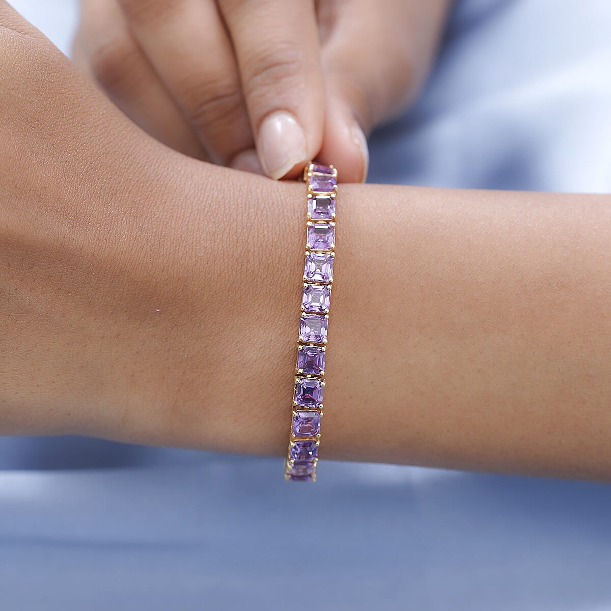 Asscher Cut Lab Grown Color Change Sapphire Tennis Bracelet in Vermeil Yellow Gold Over Sterling Silver (8.00 In) 31.50 ctw image number 2