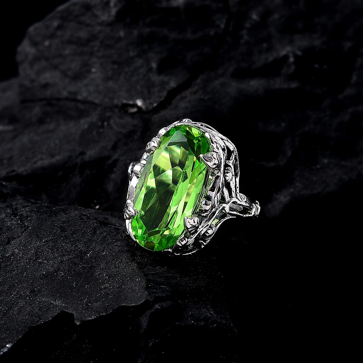 Artisan Crafted Chartreuse Quartz (Triplet) Solitaire Ring in Sterling Silver (Size 6.0) 10.60 ctw image number 1