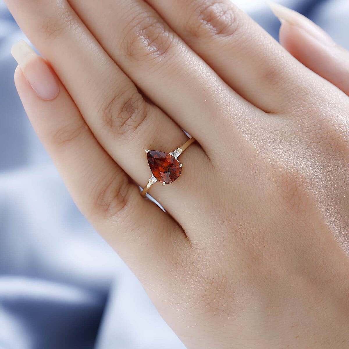 Luxoro 10K Yellow Gold AAA Red Zircon and G-H I3 Diamond Ring 3.00 ctw image number 2