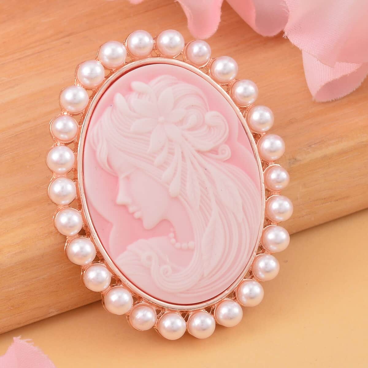 Pink Cameo and Simulated Pearl Brooch in Goldtone 8.00 ctw image number 1