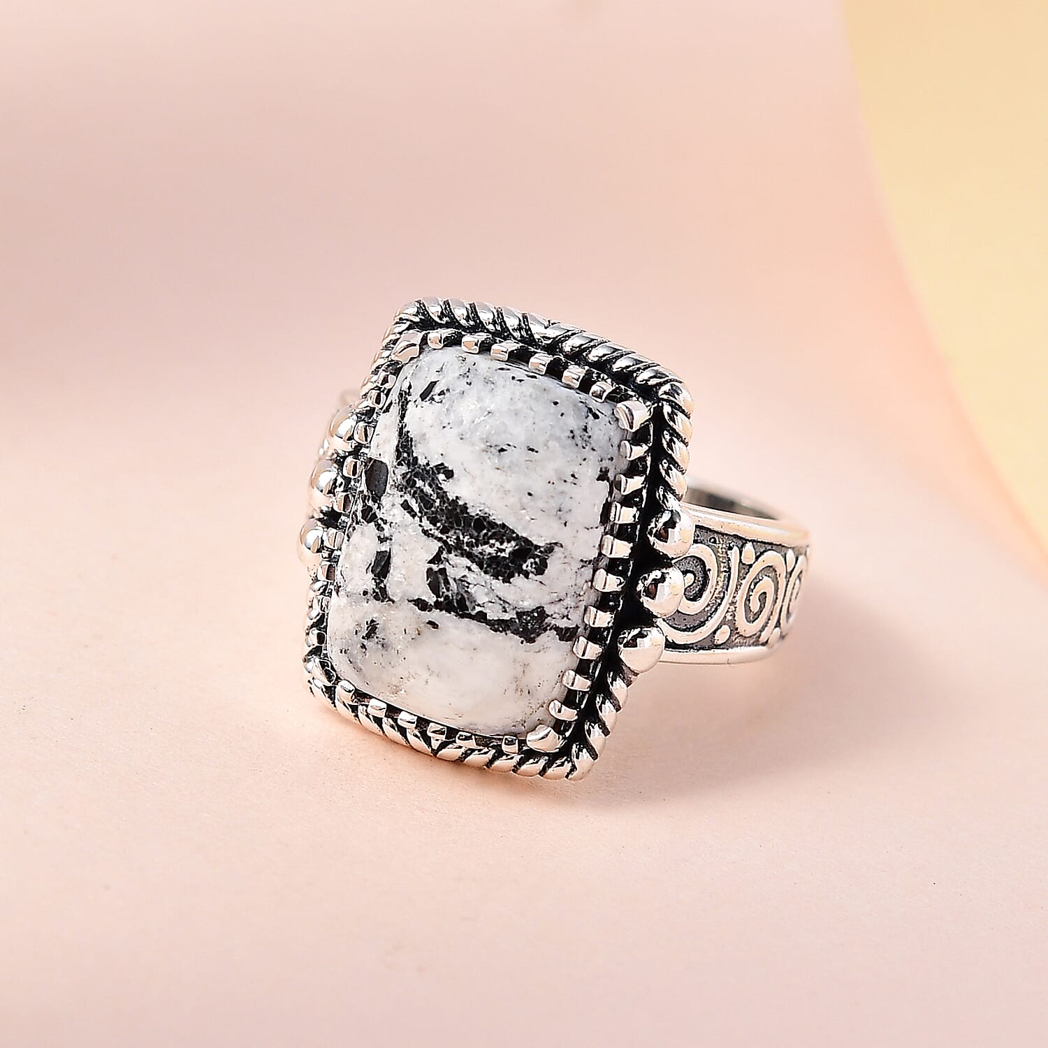 Artisan Crafted White Buffalo Solitaire Ring in Sterling Silver (Size 10.0) 6.40 ctw