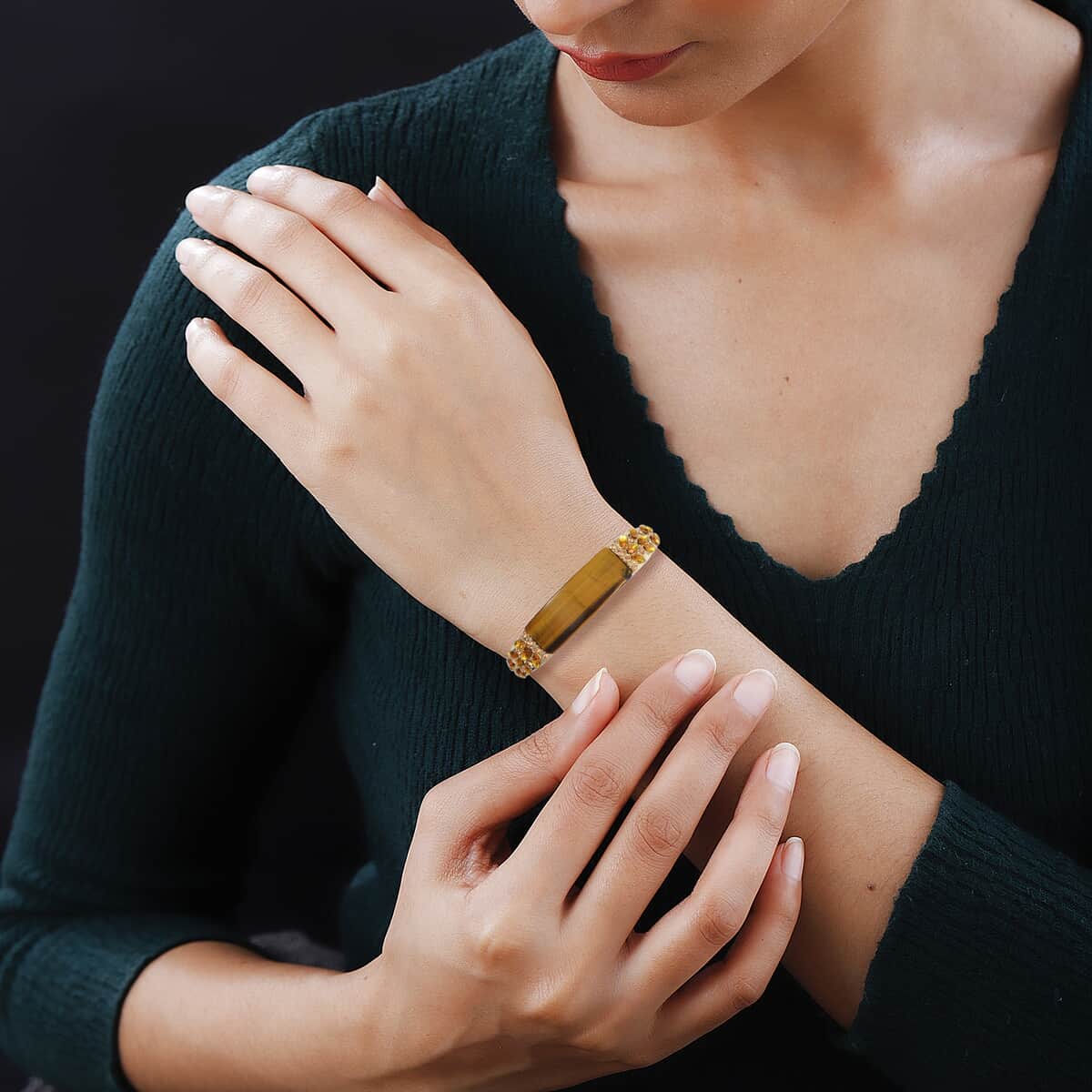 Yellow Tigers Eye, Champagne Glass and Champagne Austrian Crystal Bangle Bracelet in Goldtone (7.50 In) 20.00 ctw image number 2