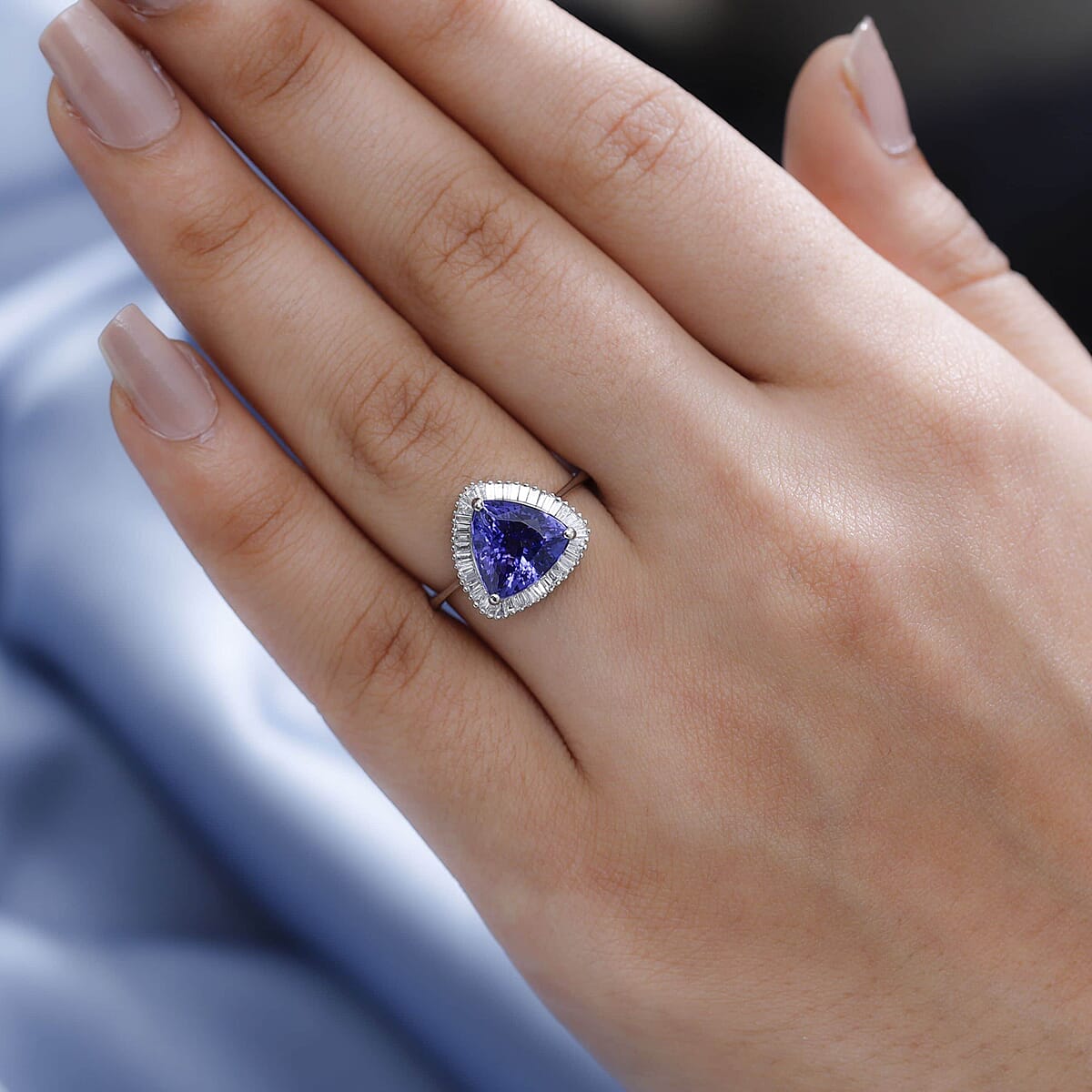Rhapsody 950 Platinum AAAA Tanzanite and E-F VS2 Diamond Halo Ring (Size 6.0) 4.50 Grams 3.25 ctw image number 2