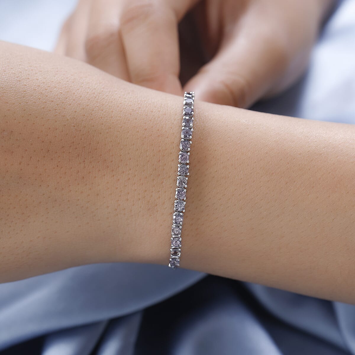 Bekily Color Change Garnet Bolo Bracelet in Platinum Over Sterling Silver 2.40 ctw image number 2