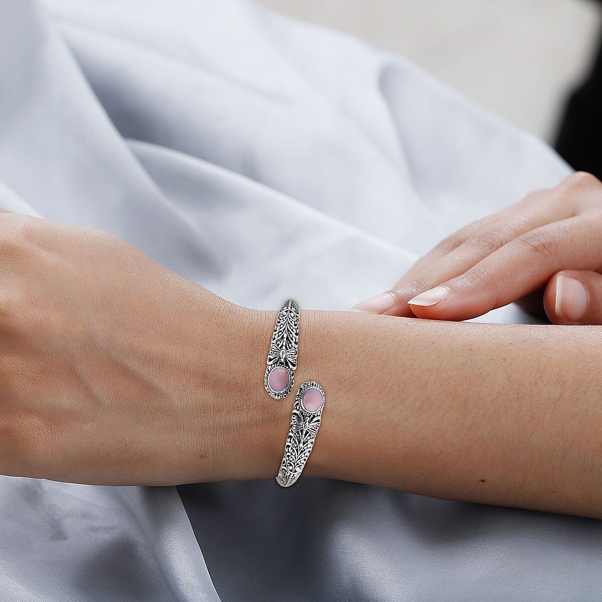 Bali Legacy Premium Peruvian Pink Opal Dragonfly Bypass Bangle Bracelet in Sterling Silver (8.00 In) 4.75 ctw image number 2