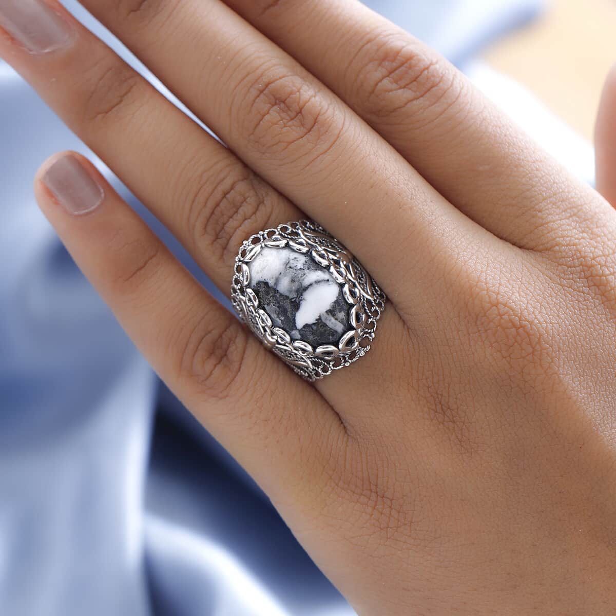 Artisan Crafted White Buffalo Ring in Sterling Silver (Size 7.0) 13.90 ctw image number 2