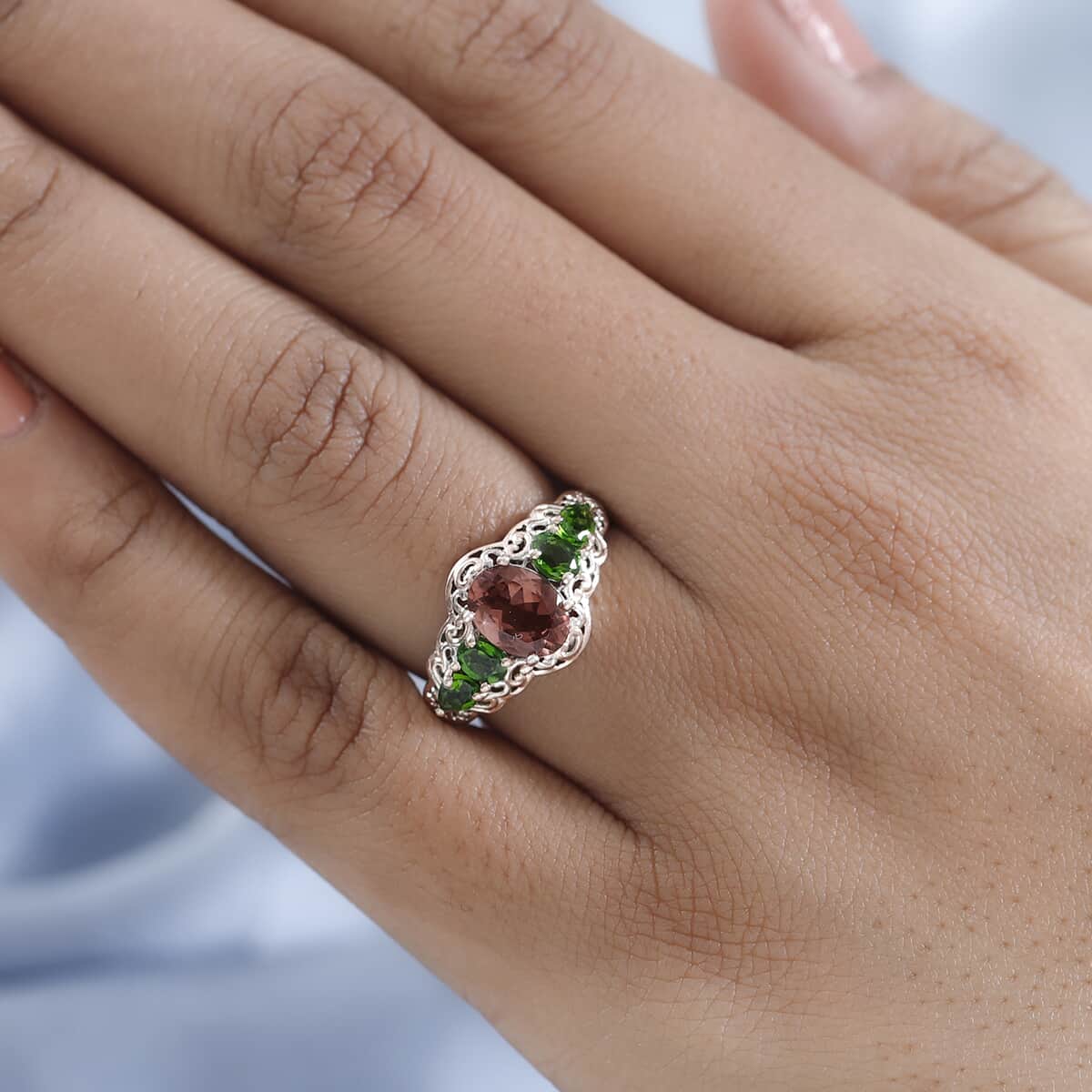 Red Rose Apatite and Chrome Diopside Ring in Vermeil Rose Gold and Platinum Over Sterling Silver (Size 9.0) 2.00 ctw image number 2