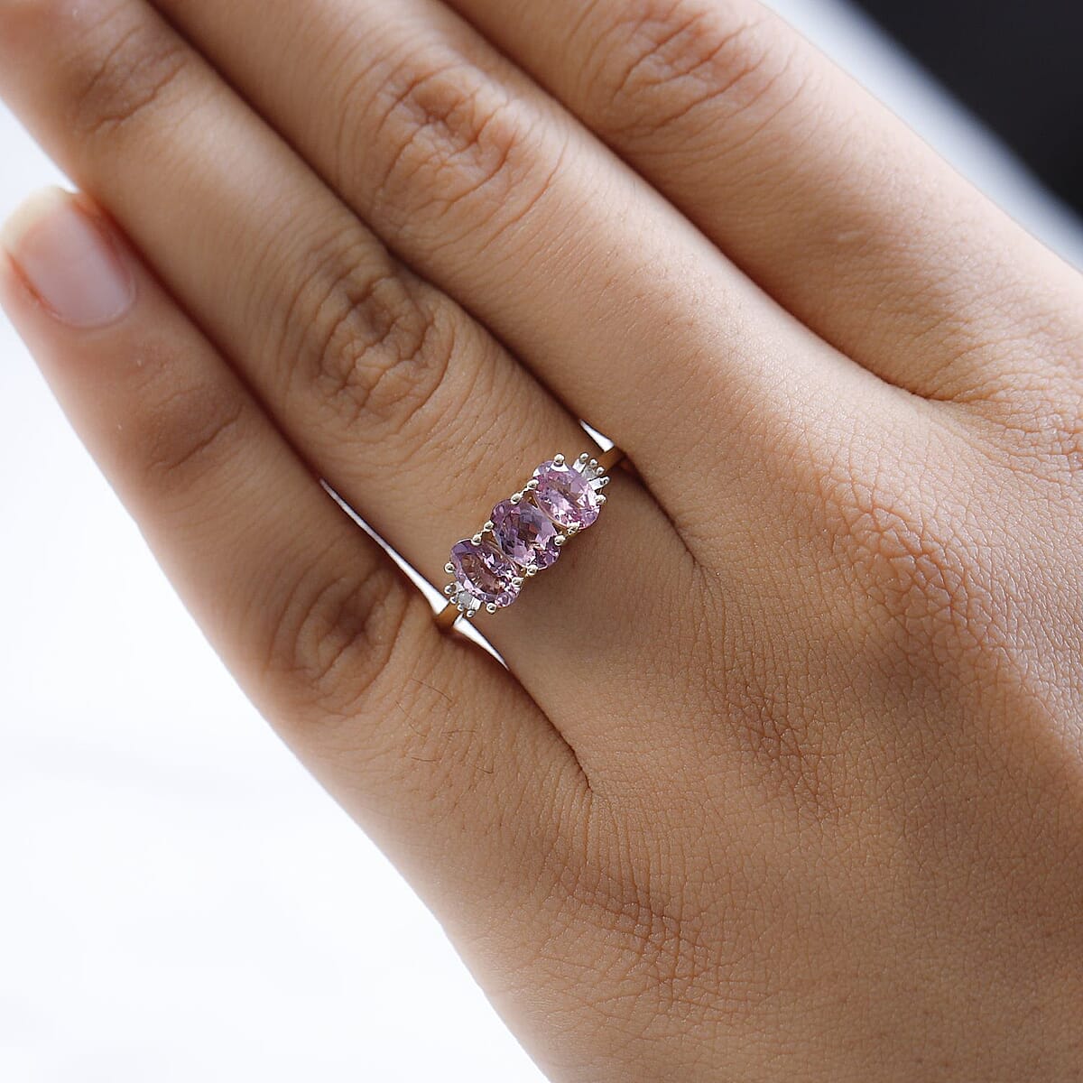 Luxoro 10K Yellow Gold Premium Narsipatnam Purple Spinel, Diamond (G-H, I2) 3 Stone Ring (Size 5.0) 1.50 ctw image number 2