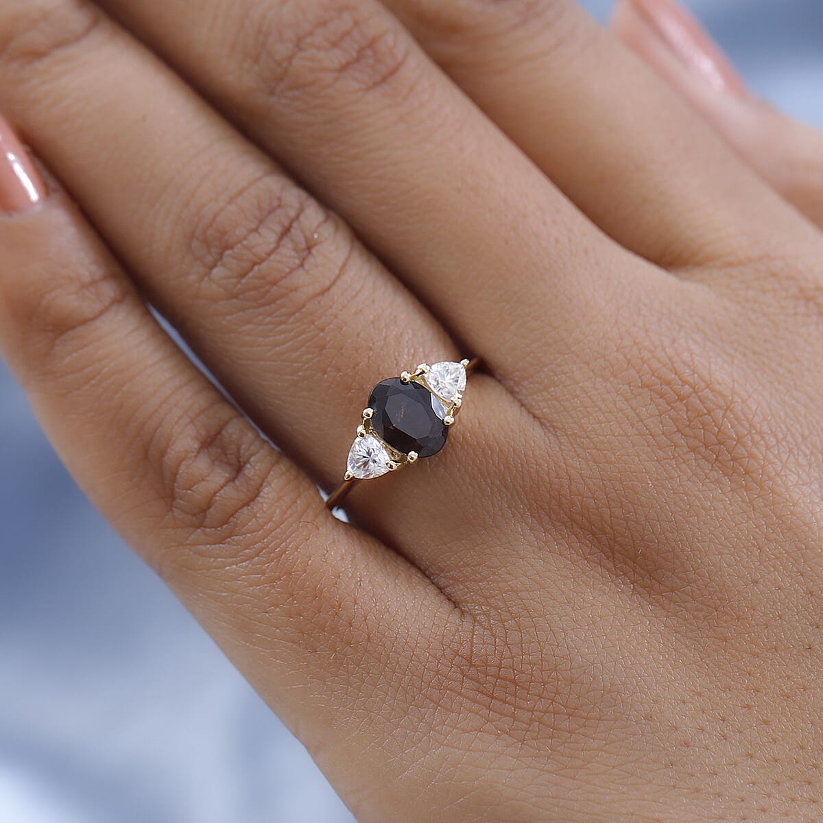 Luxoro 10K Yellow Gold Premium Bekily Color Change Garnet and Moissanite 3 Stone Ring (Size 9.0) 2.00 ctw image number 2