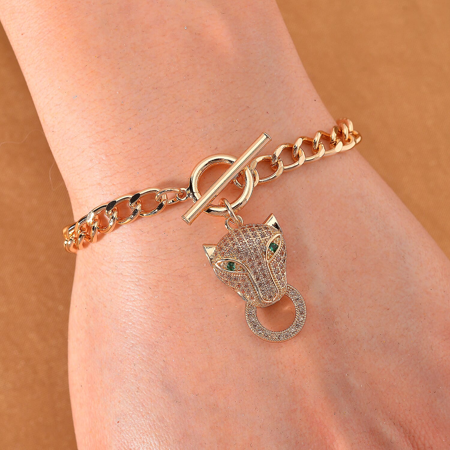 Green Glass and Simulated Champagne Diamond Wolf Head and Link Chain Bracelet in Goldtone (7.50 In) 1.00 ctw