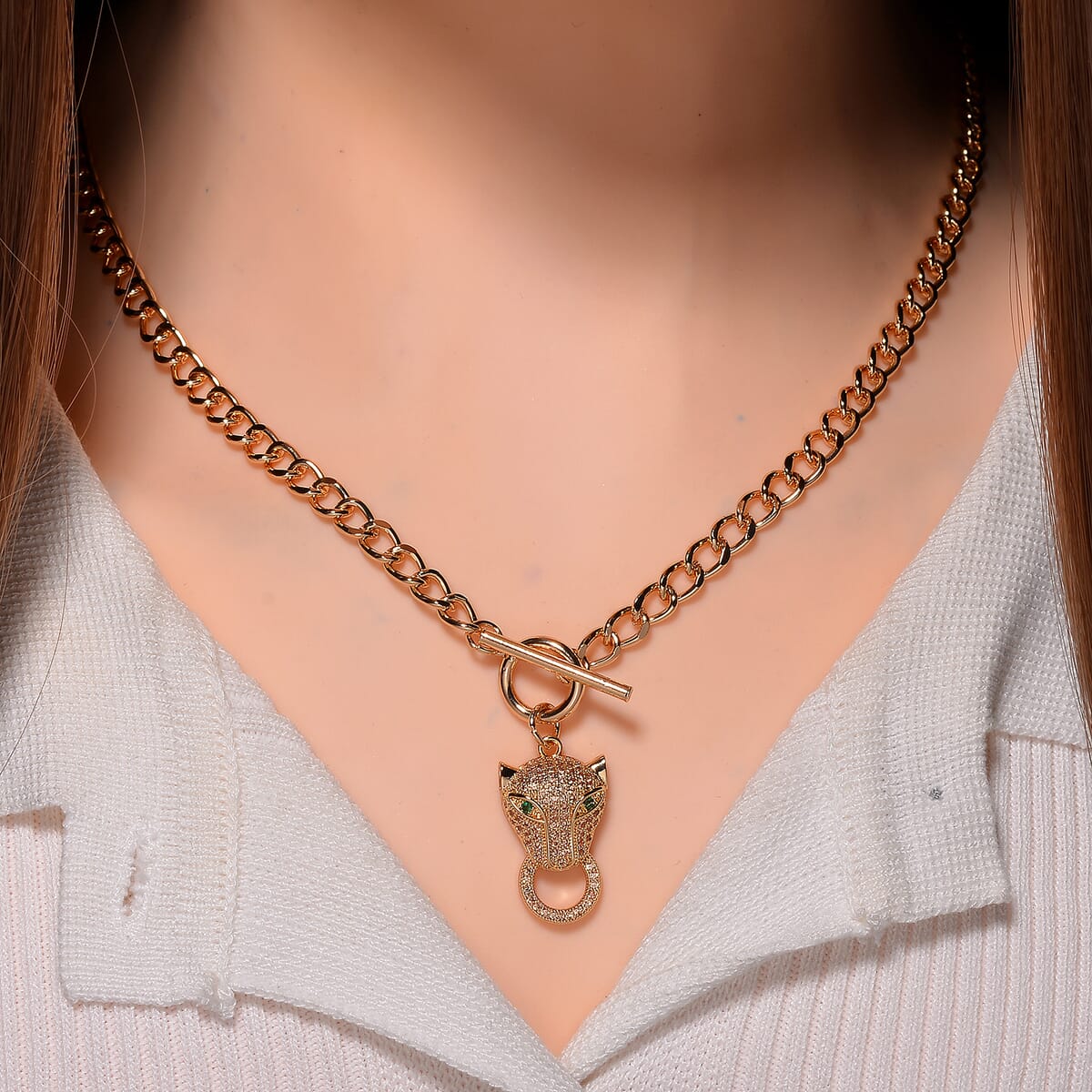 Green Glass and Simulated Champagne Diamond Wolf Head and Link Necklace 20 Inches in Goldtone 1.00 ctw image number 1