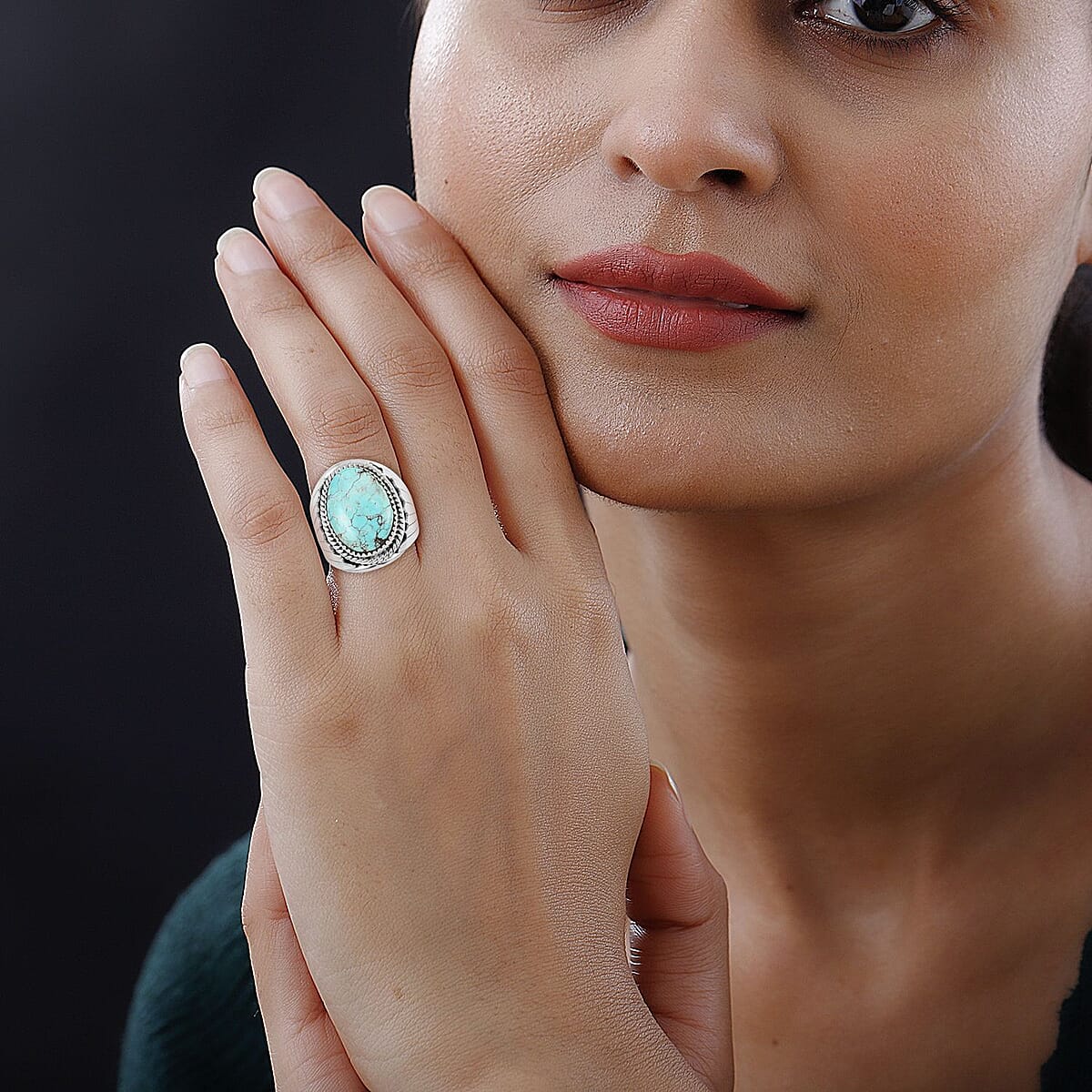 Santa Fe Style Kingman Turquoise Ring in Sterling Silver (Size 9.0) 6.10 ctw image number 2