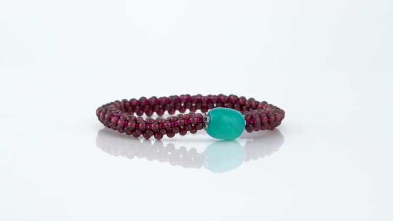 Amazonite, Mozambique Garnet Beaded Stretch Bracelet in Silvertone (6.00 In) 95.00 ctw