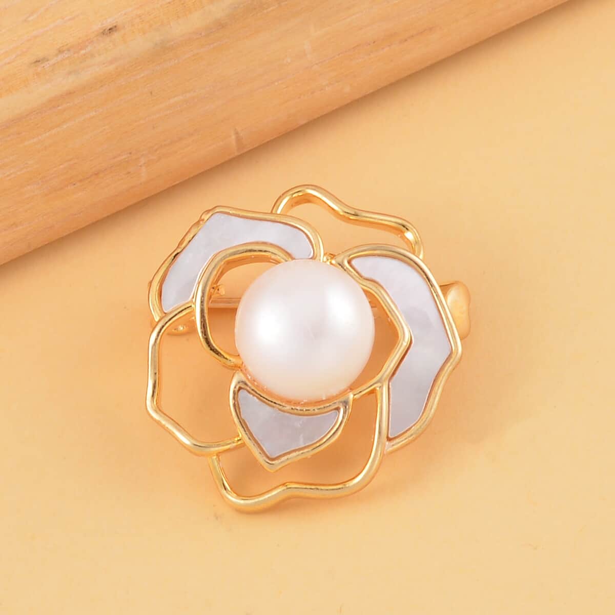 White Freshwater Pearl and White Mother Of Pearl Floral Brooch in Goldtone image number 1