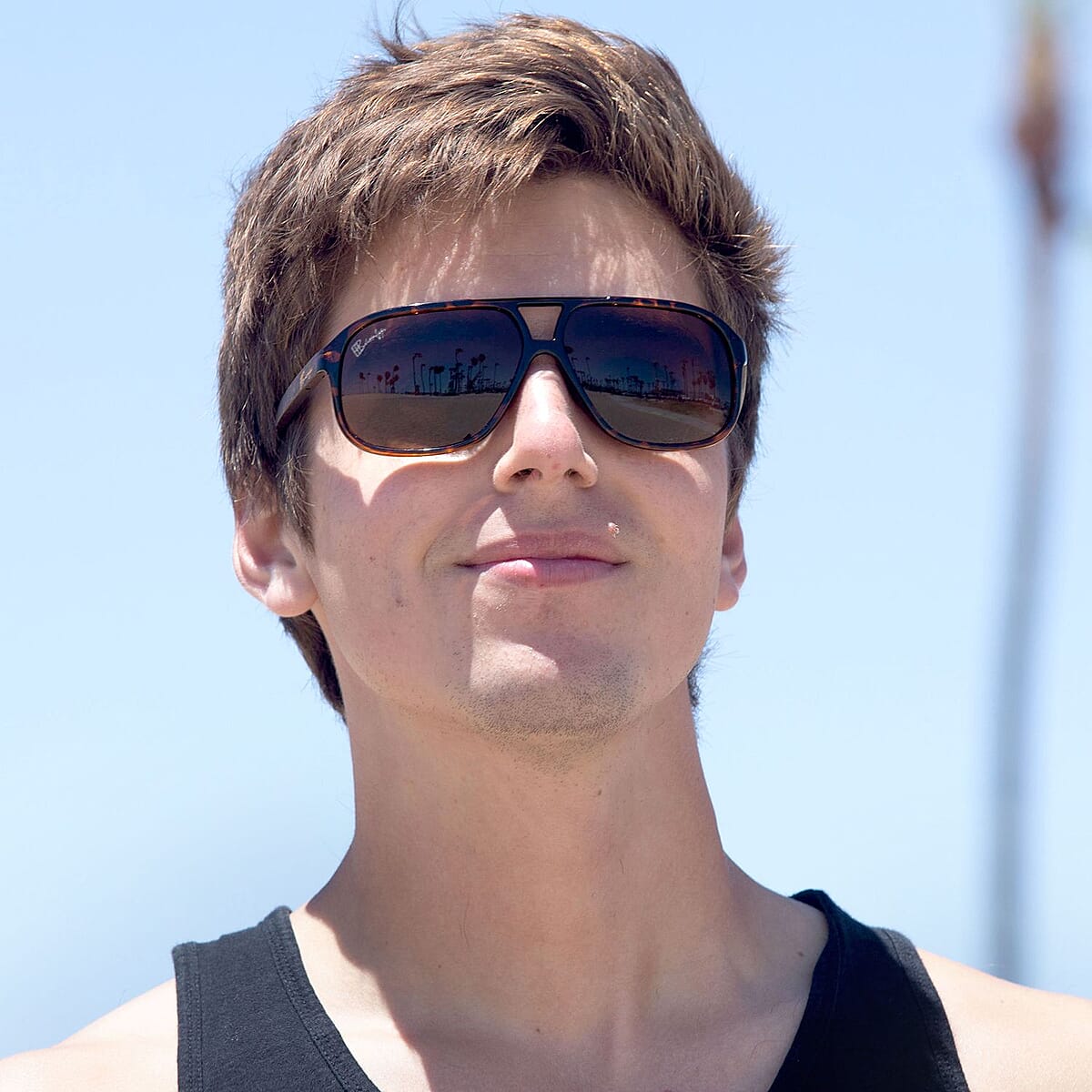 Bamfy Hollywood UV400 Polarized Sunglasses with Bamboo Legs and Case -Brown image number 2