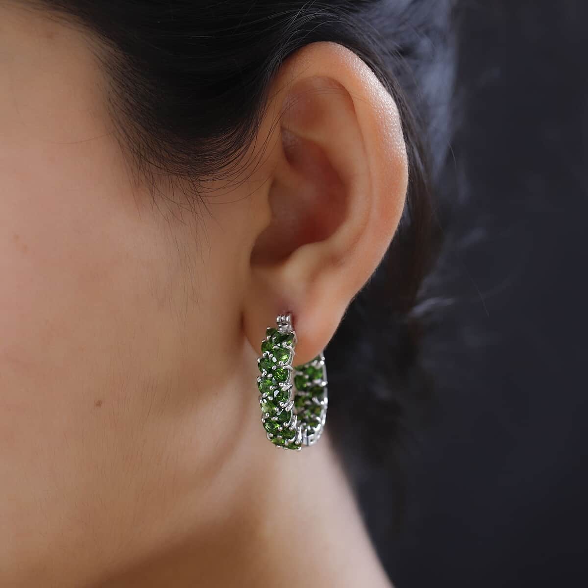 Chrome Diopside 11.90 ctw Hoop Earrings in Platinum Over Sterling Silver image number 2