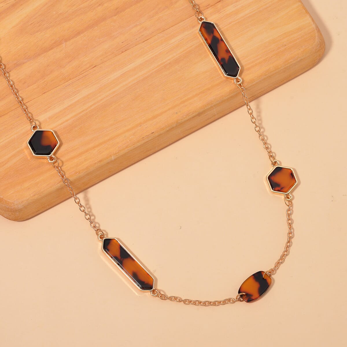 Resin Station Necklace in Goldtone 28-30 Inches image number 1