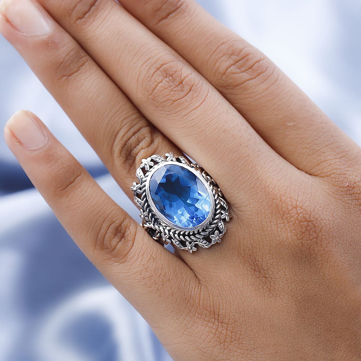 Artisan Crafted Caribbean Quartz (Triplet) Solitaire Ring in Sterling Silver (Size 9.0) 12.50 ctw image number 2