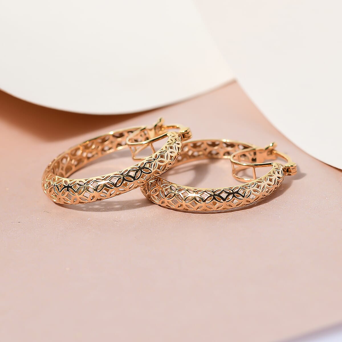 22K Yellow Gold Hoop Earrings 3.80 Grams image number 1