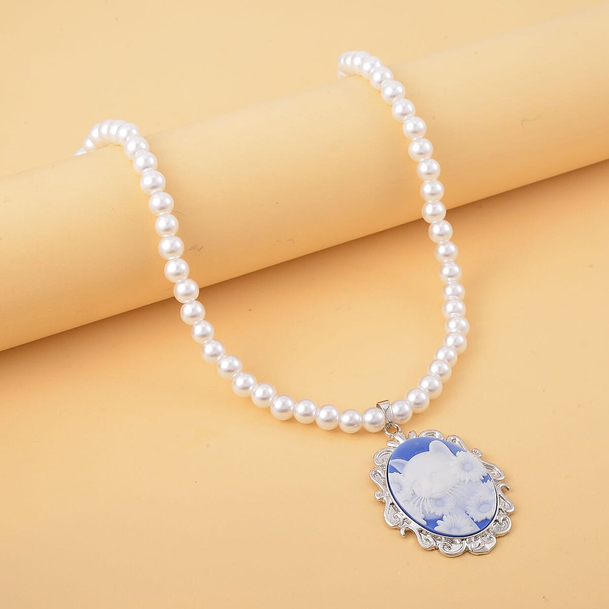 White Shell Pearl and Cameo Necklace 21-23 Inches in Silvertone 8.00 ctw image number 1