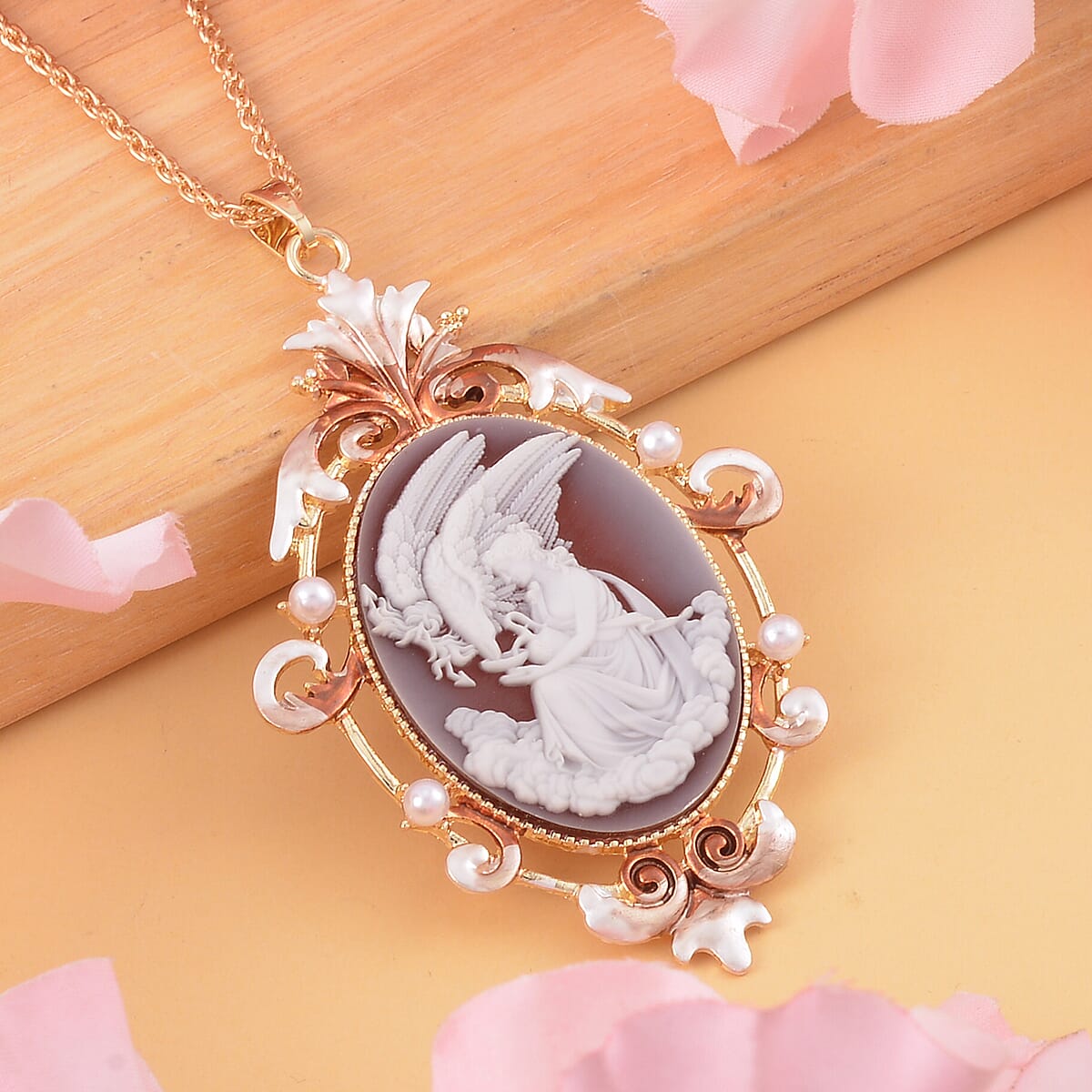 Cameo and Simulated Pearl Enameled Necklace 20-22 Inches in Goldtone 8.00 ctw image number 1