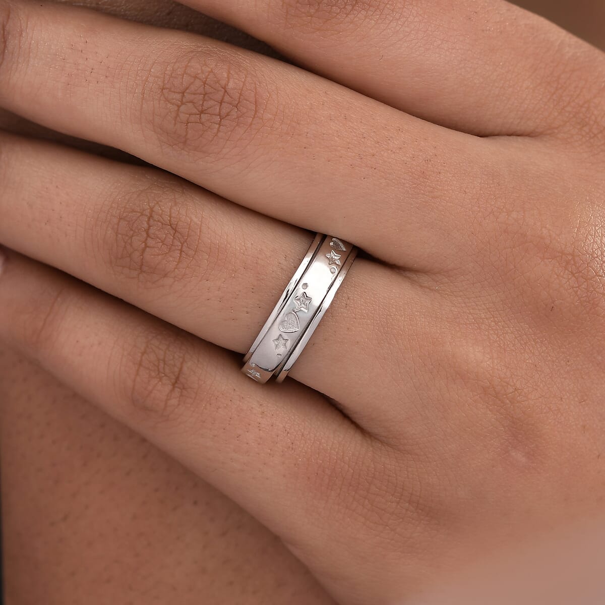 Star & Heart Spinner Ring in Sterling Silver (Size 8.0) 5.15 Grams image number 2