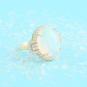 Certified & Appraised Iliana 18K Yellow Gold AAA Ethiopian Welo Opal and G-H SI Diamond Halo Ring (Size 7.5) 5.60 Grams 7.40 ctw