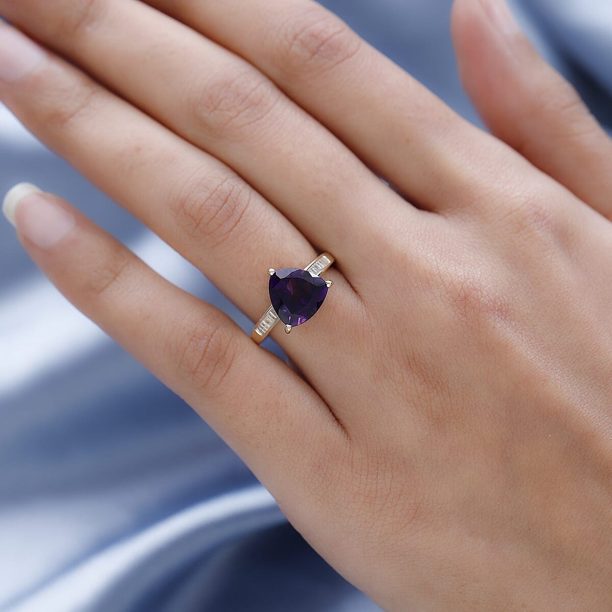 Luxoro AAA Moroccan Amethyst and Diamond 3.70 ctw Ring in 10K Yellow Gold (Size 9.5) image number 2
