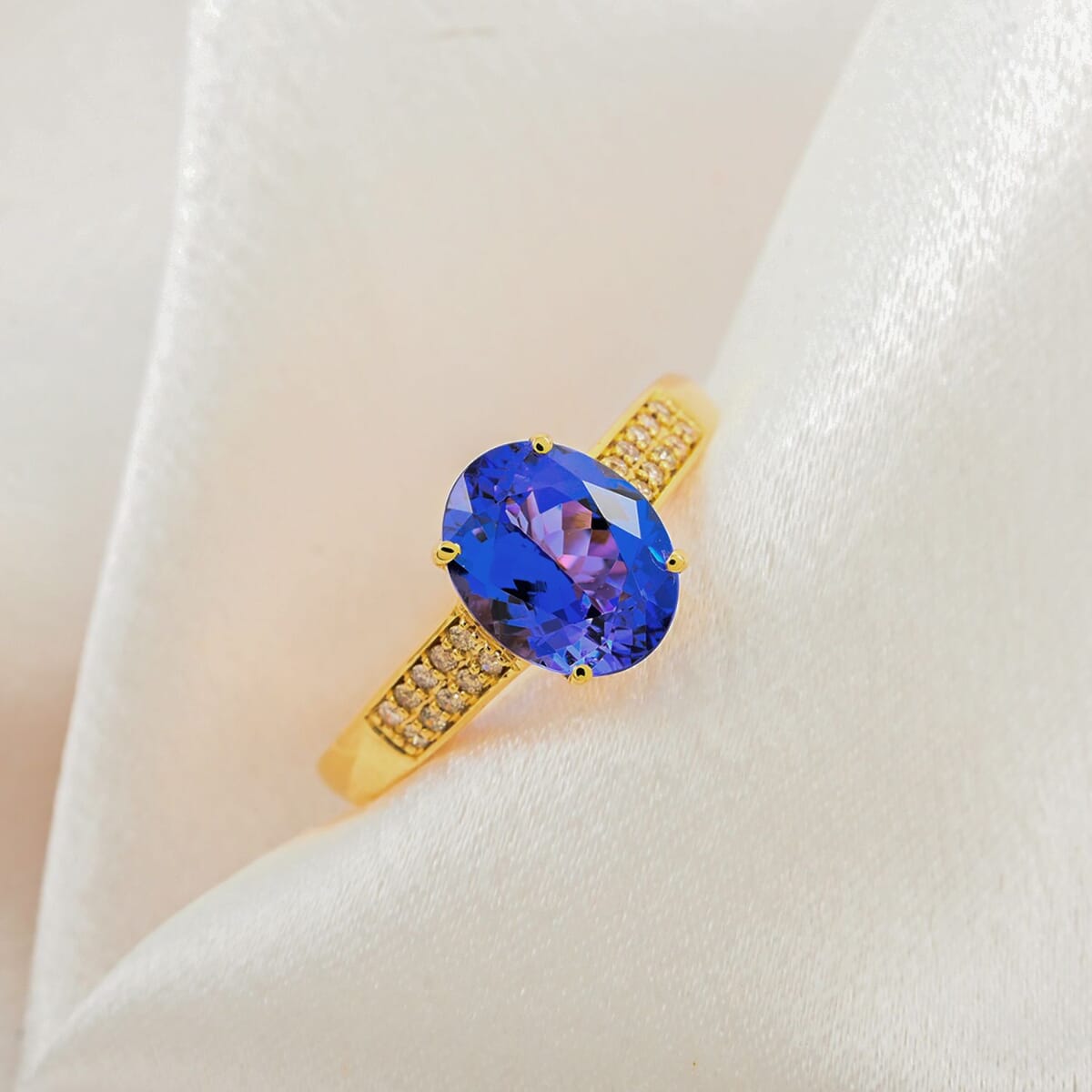 Luxoro 14K Yellow Gold AAA Tanzanite and G-H I2 Diamond Solitaire Ring (Size 9.0) 3.00 ctw image number 1
