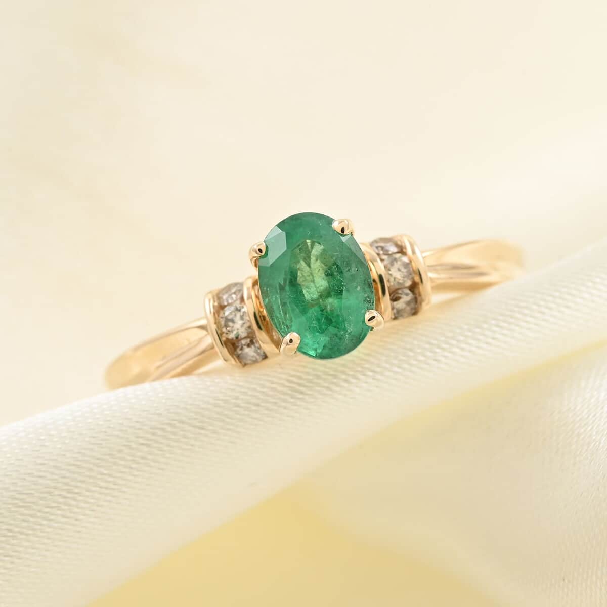 Certified & Appraised Luxoro AAA Kagem Zambian Emerald and G-H I2 Diamond 1.00 ctw Ring in 14K Yellow Gold (Size 6.0) image number 1