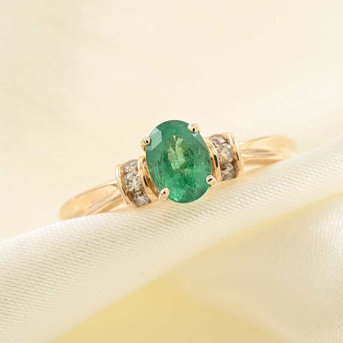 Certified & Appraised Luxoro AAA Kagem Zambian Emerald and G-H I2 Diamond 1.00 ctw Ring in 14K Yellow Gold (Size 9.0) image number 1
