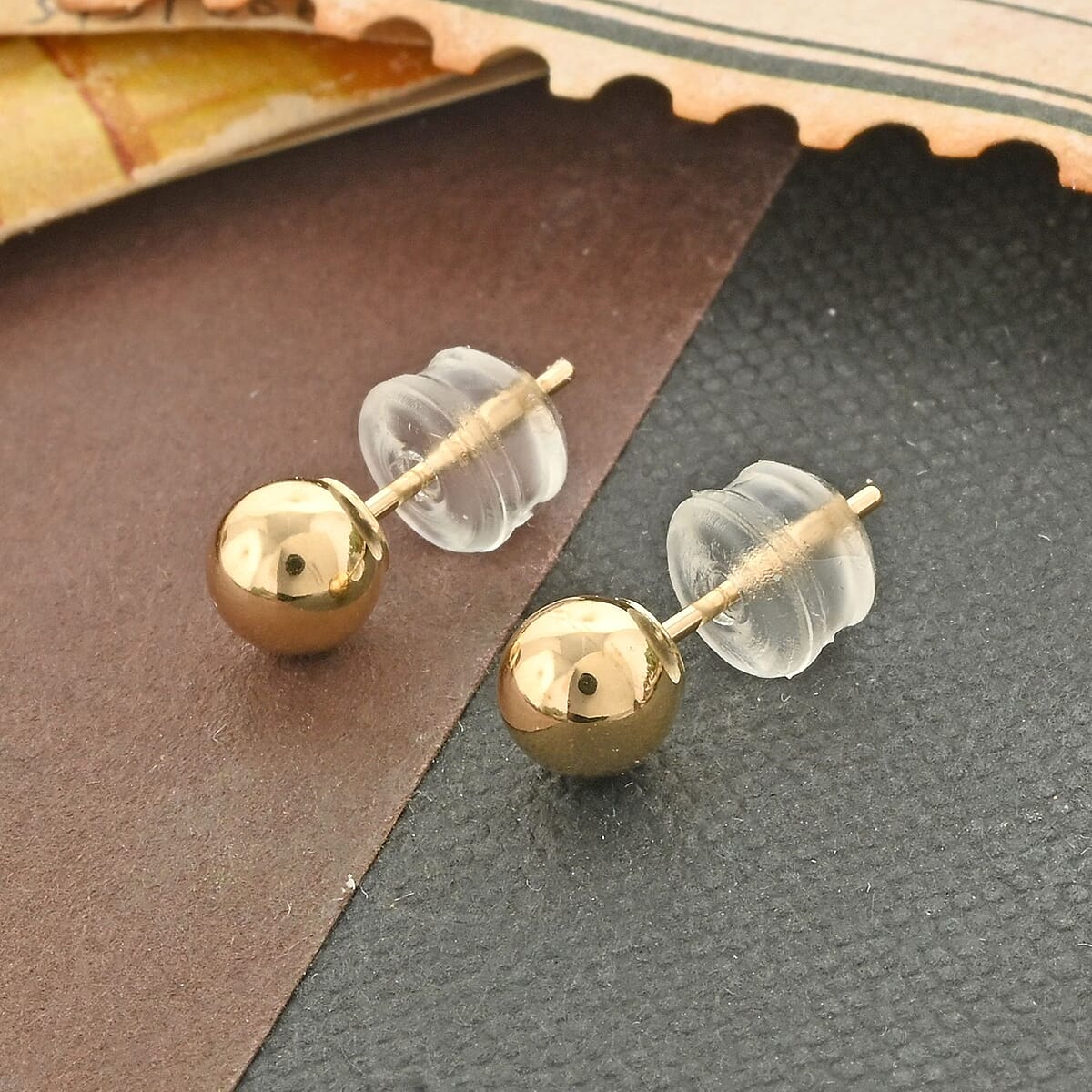 14K Yellow Gold 5mm Ball Stud Earrings image number 1