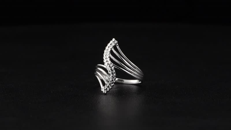 950 Platinum Bypass Ring (Size 10.0) 3.20 Grams