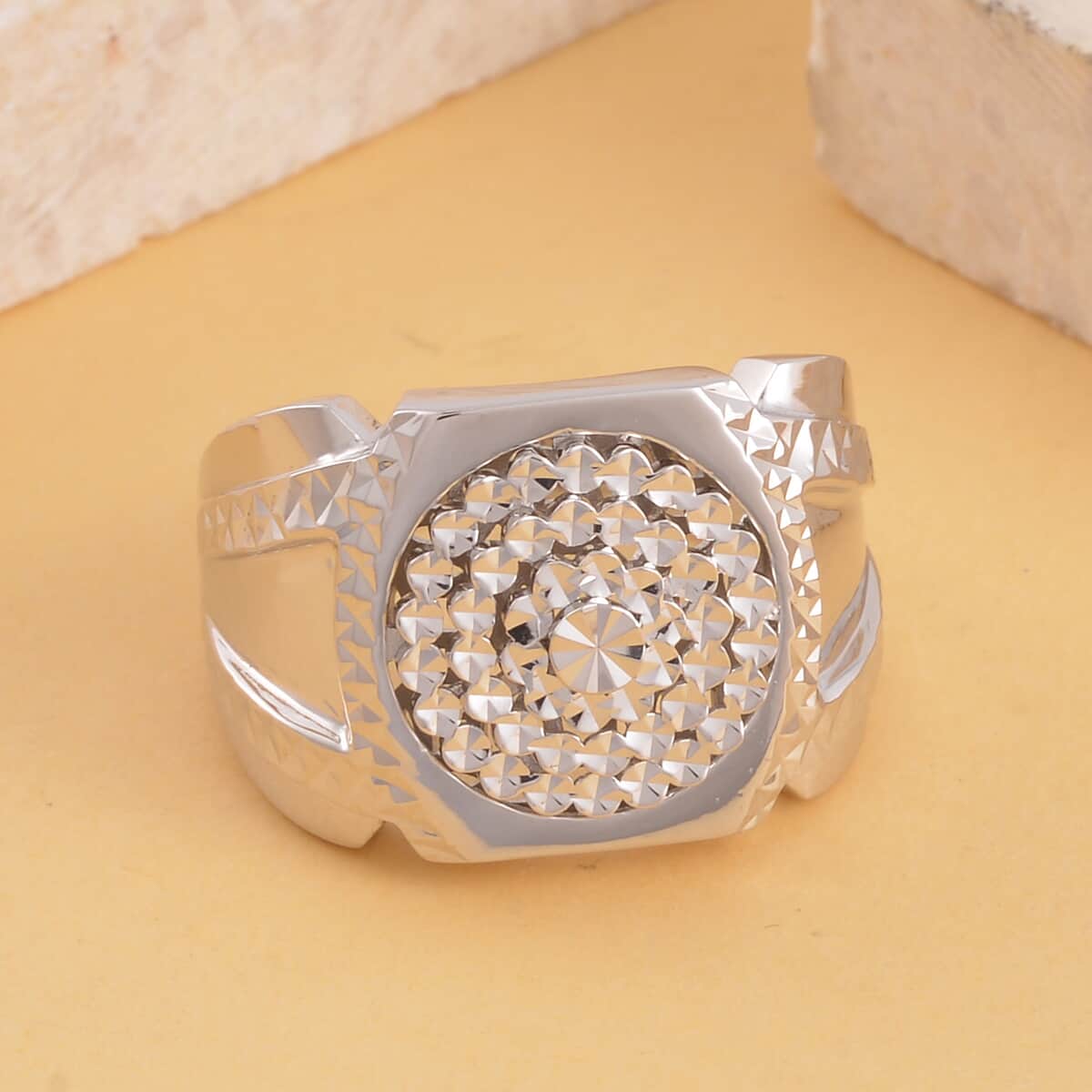 950 Platinum Diamond Cut Men's Ring (Size 13.0) 20.60 Grams image number 1