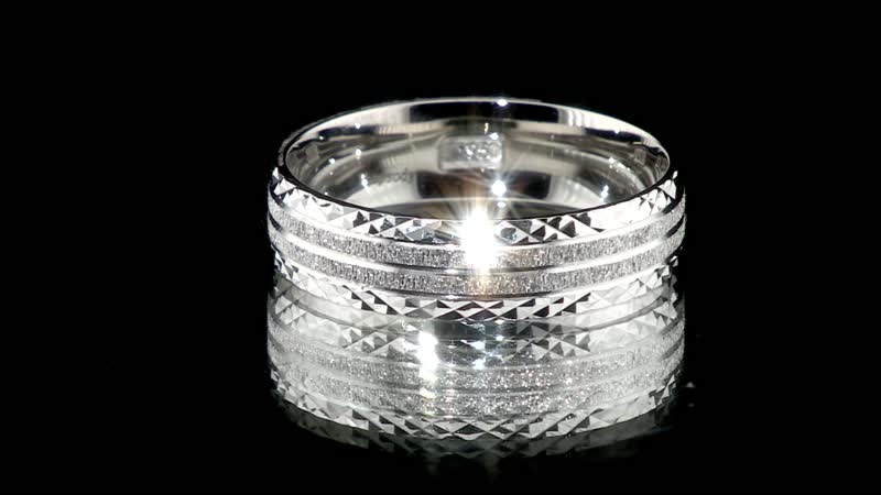 950 Platinum Hammered Textured Band Ring 5.70 Grams