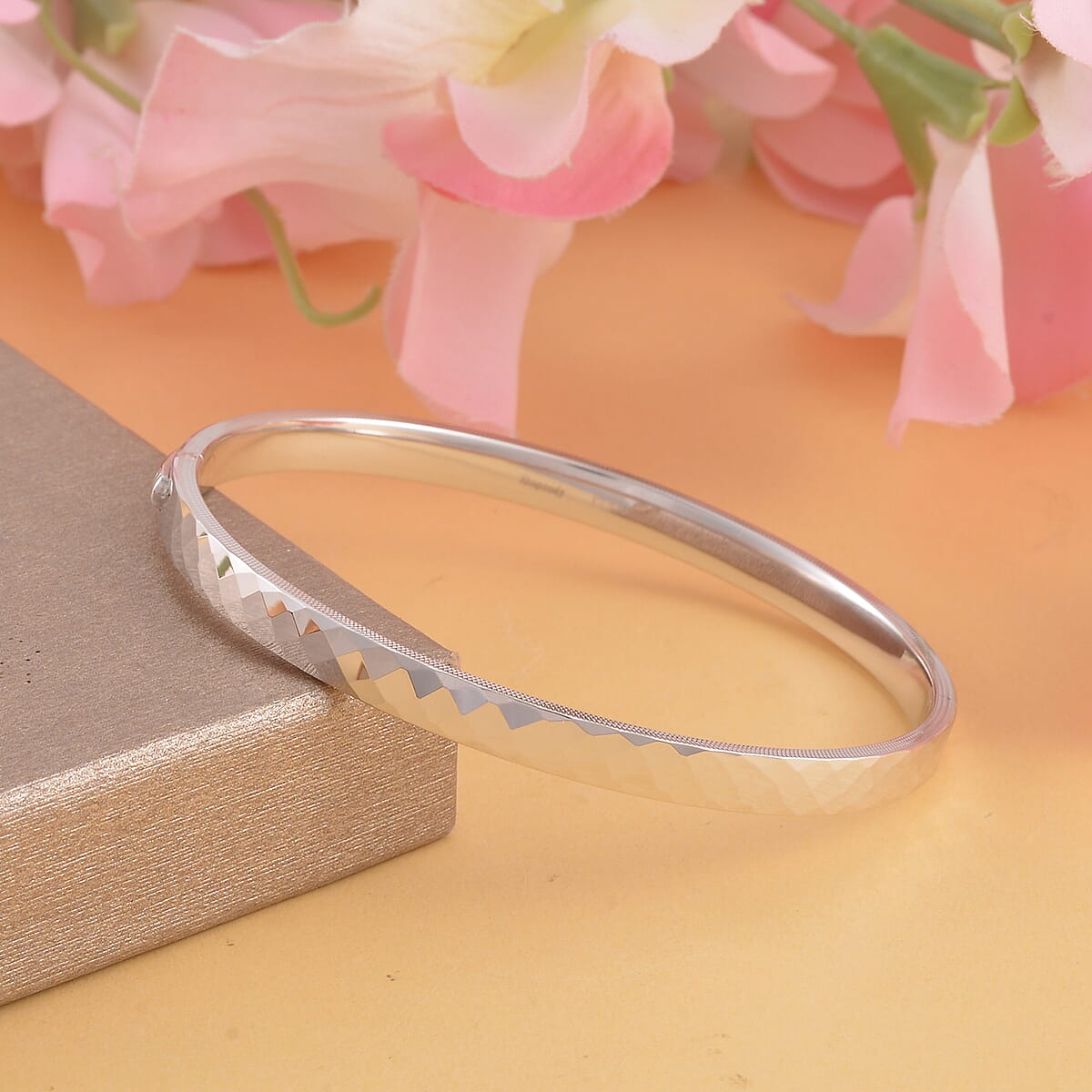 950 Platinum Diamond Cut Bangle Bracelet (6.50 In) (22.70 g) image number 1