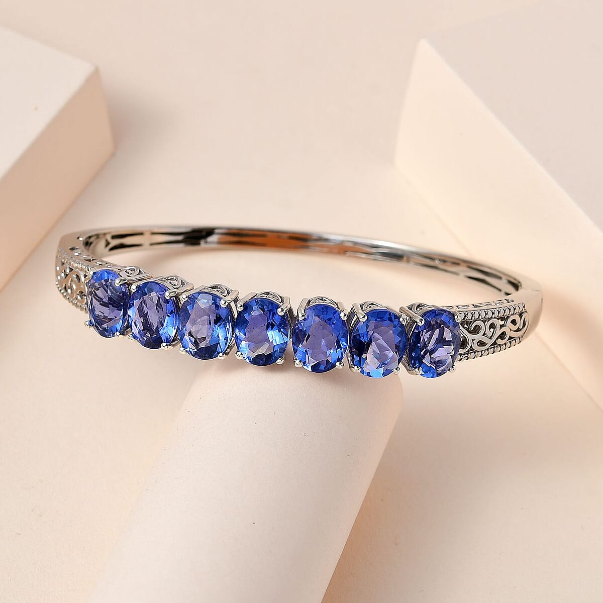 Color Change Fluorite (IR) Bangle Bracelet in Platinum Over Sterling Silver (7.25 In) 17.85 ctw image number 1