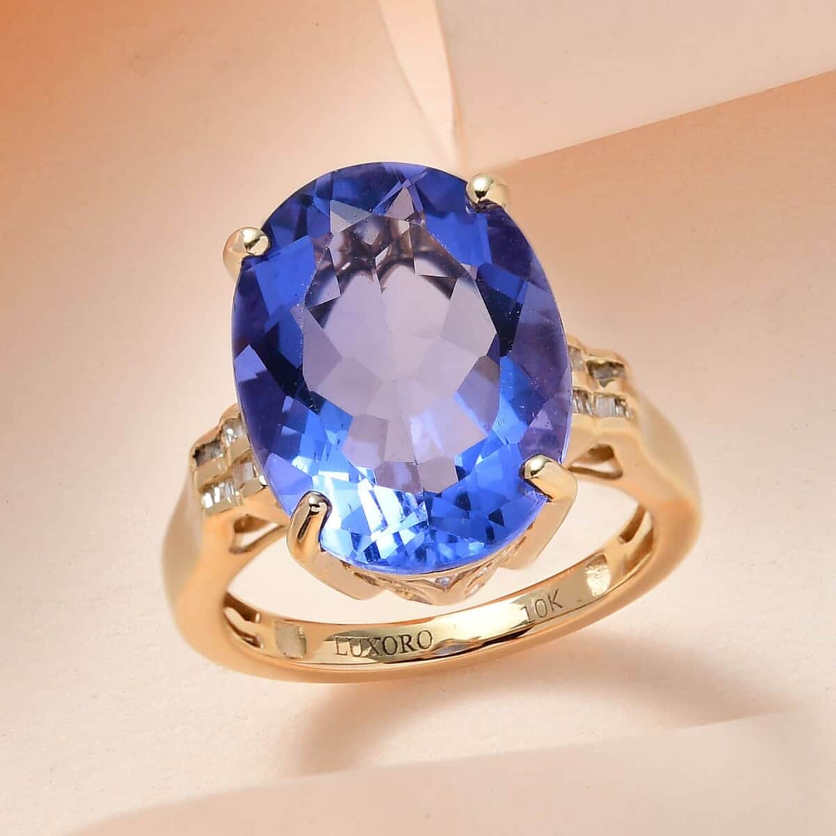 Luxoro 10K Yellow Gold Premium Color Change Fluorite and G-H I3 Diamond Ring 10.85 ctw image number 1