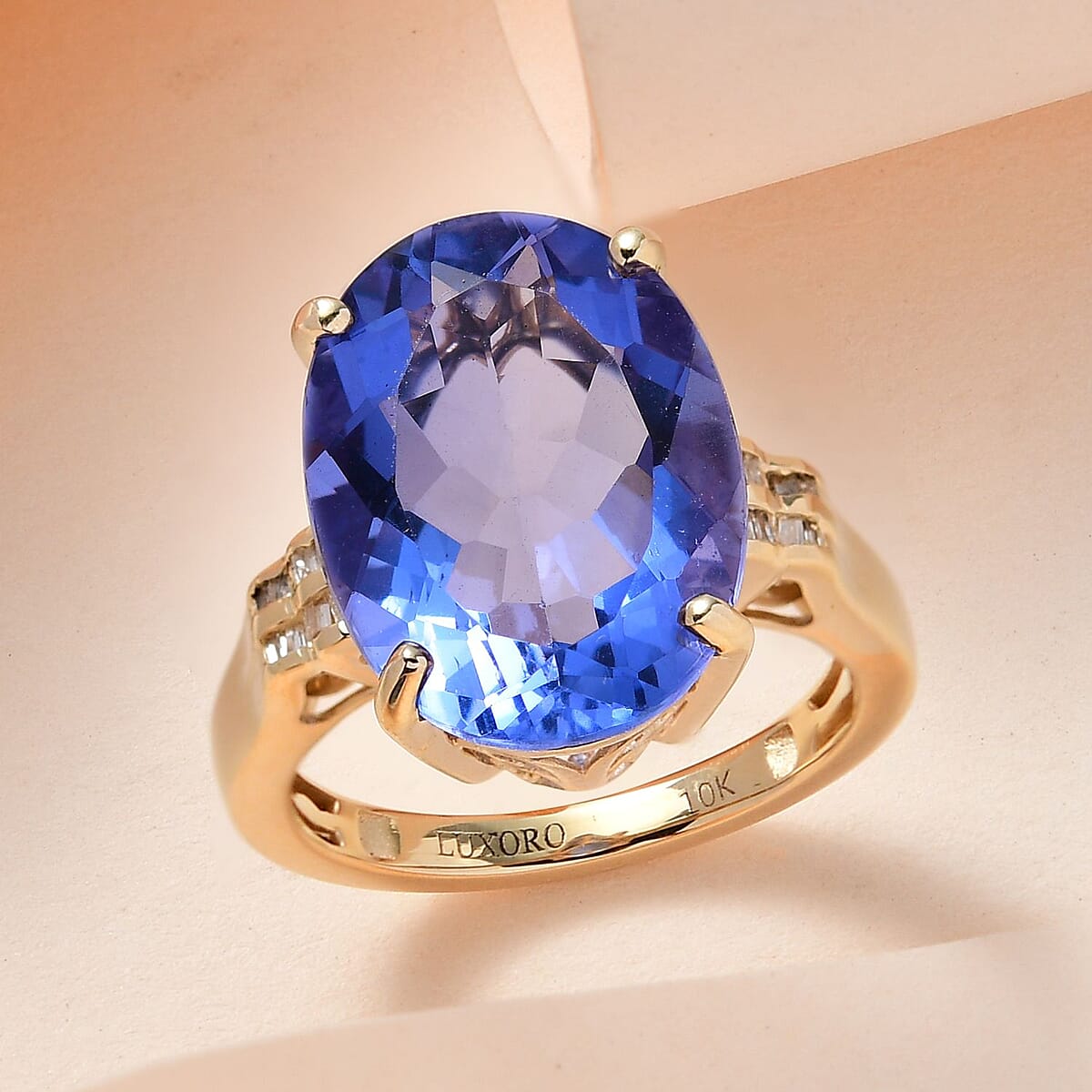 Luxoro 10K Yellow Gold Premium Color Change Fluorite and G-H I3 Diamond Ring (Size 6.0) 10.85 ctw image number 1