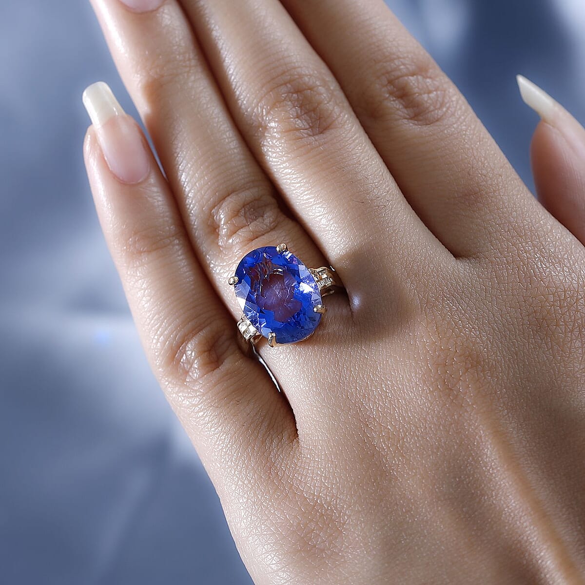 Luxoro 10K Yellow Gold Premium Color Change Fluorite and G-H I3 Diamond Ring (Size 9.0) 10.85 ctw image number 2