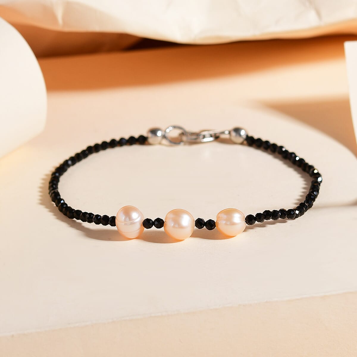 Peach Freshwater Pearl and Thai Black Spinel Bracelet in Sterling Silver (7.25 In) 7.50 ctw image number 1