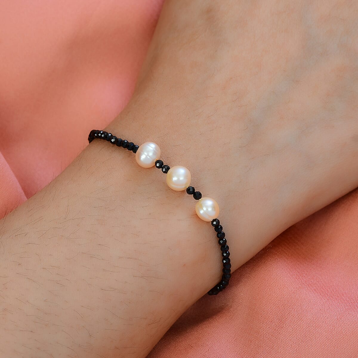 Peach Freshwater Pearl and Thai Black Spinel Bracelet in Sterling Silver (7.25 In) 7.50 ctw image number 2