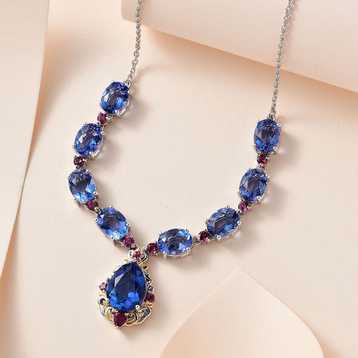 Color Change Fluorite (IR) and Orissa Rhodolite Garnet Necklace 18-20 Inches in Vermeil Yellow Gold and Platinum Over Sterling Silver 16.65 ctw image number 1