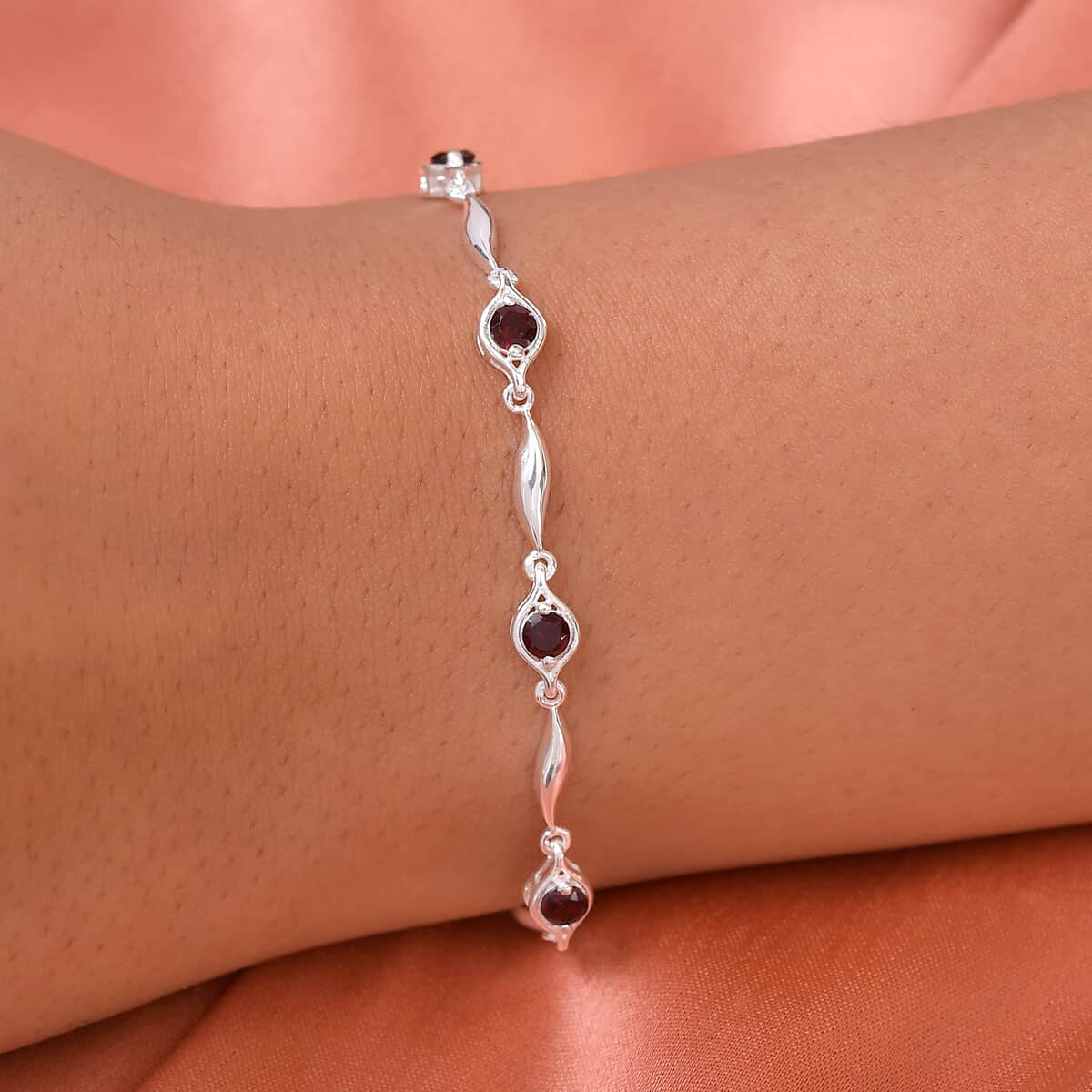 Tanzanite Station Bracelet in Sterling Silver (7.25 In) 0.90 ctw image number 1