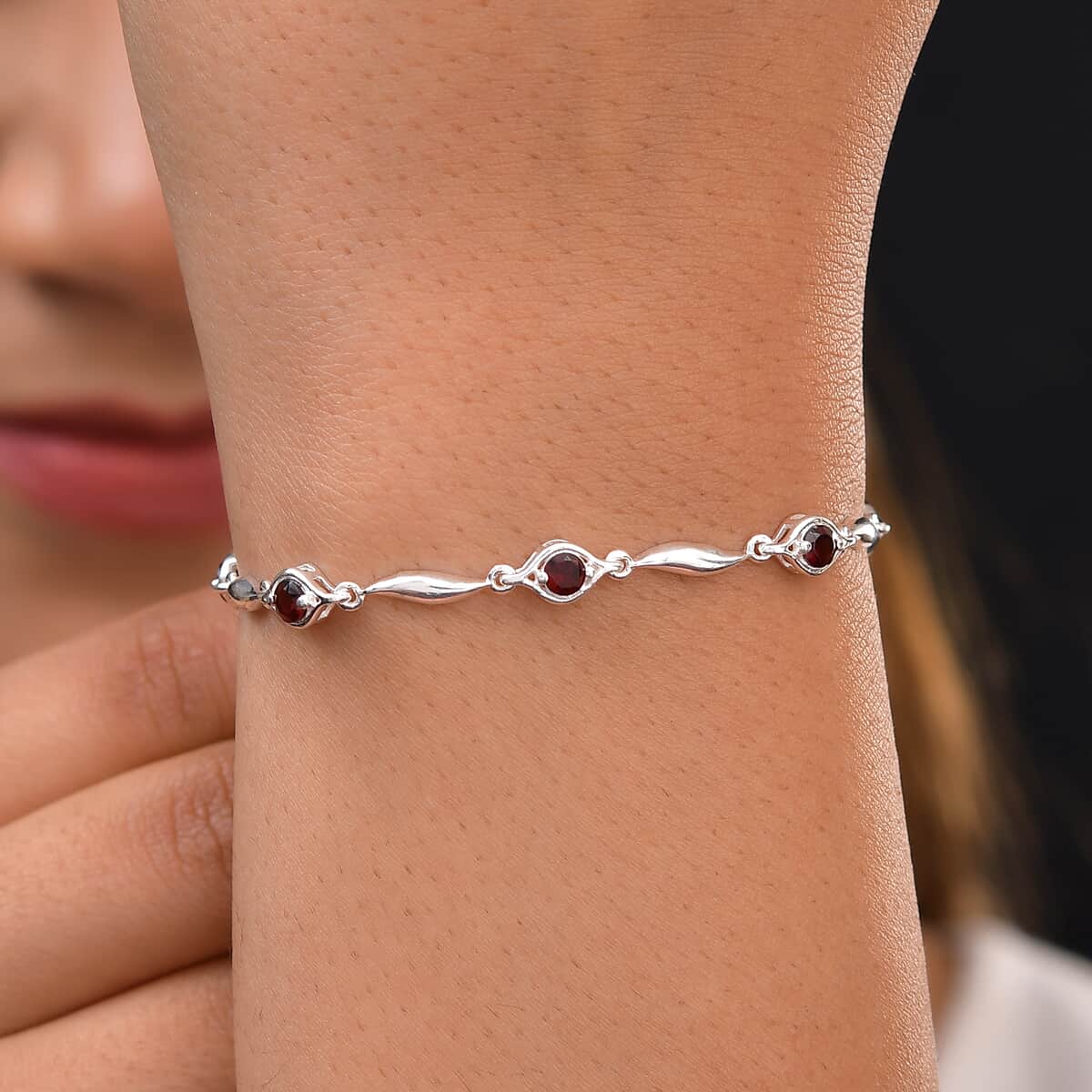 Tanzanite Station Bracelet in Sterling Silver (7.25 In) 0.90 ctw image number 2