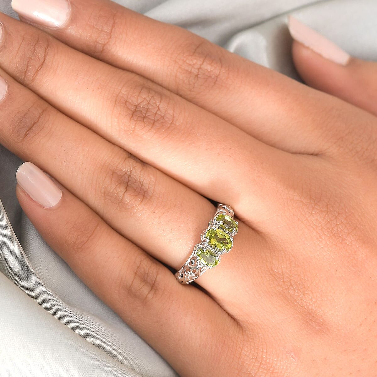 D'Joy Arizona Peridot 1.00 ctw 3 Stone Ring in Platinum Over Sterling Silver (Size 7.0) image number 2