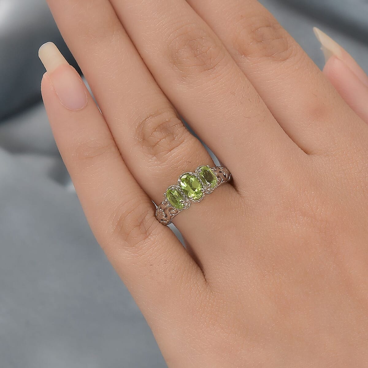 D'Joy Arizona Peridot 1.00 ctw 3 Stone Ring in Platinum Over Sterling Silver (Size 8.0) image number 2