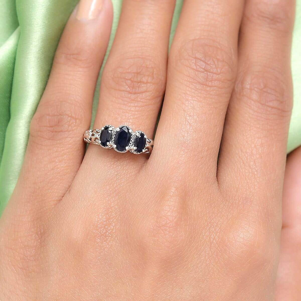 D'Joy Madagascar Blue Sapphire (DF) 1.25 ctw 3 Stone Ring in Platinum Over Sterling Silver (Size 7.0) image number 1