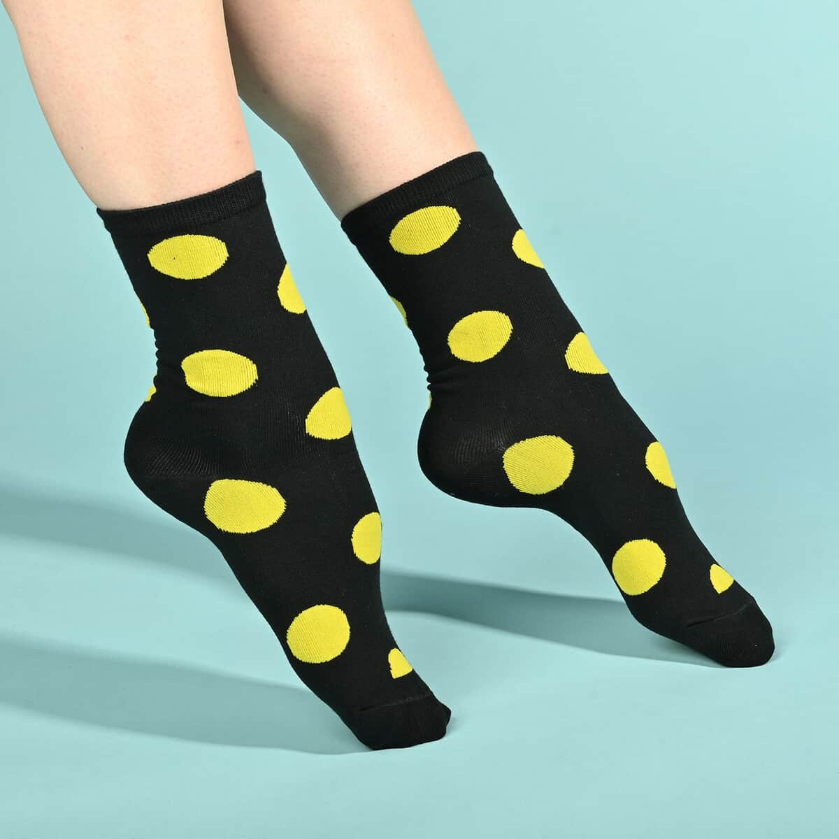 Set of 2 Black and White Polka Dots Pattern Socks image number 1